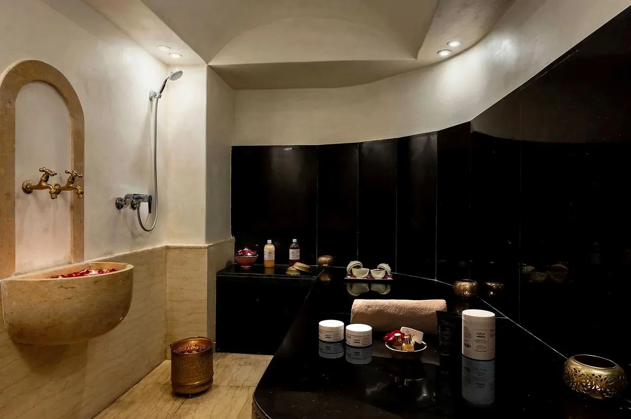 Prepare for a Moroccan hammam