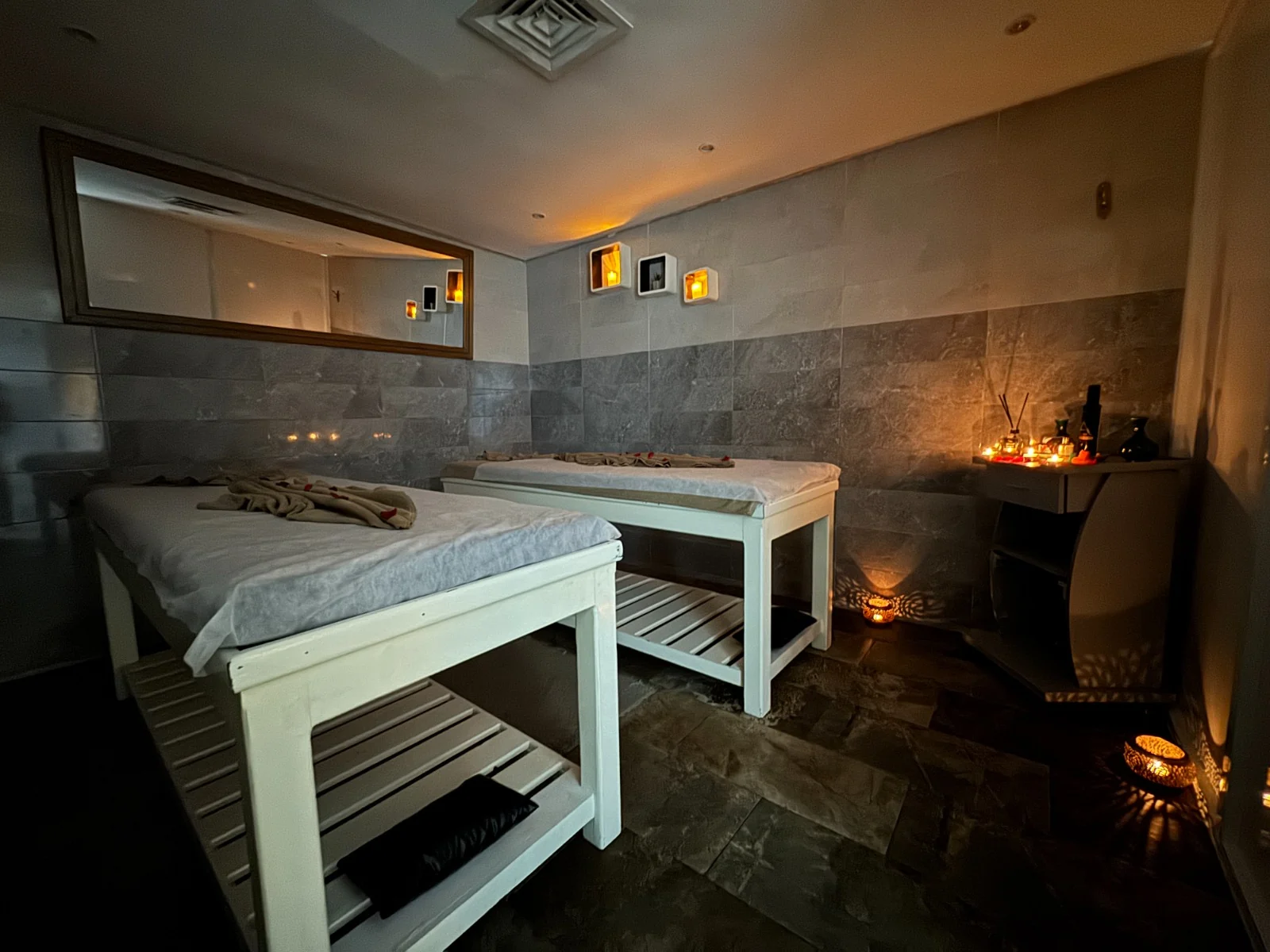 Calm duo room for a shared spa experience
